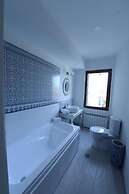 Caravan Hotel
