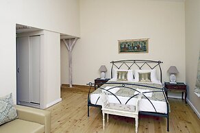 Caravan Hotel