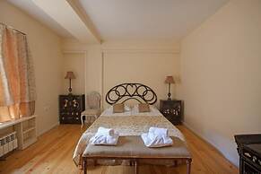 Caravan Hotel