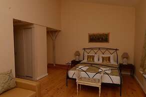 Caravan Hotel