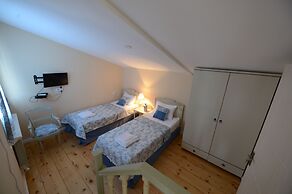Caravan Hotel