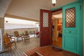 Caravan Hotel