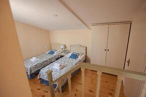 Caravan Hotel
