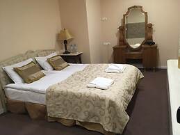 Caravan Hotel