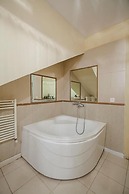 Caravan Hotel