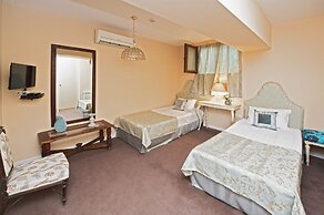 Caravan Hotel