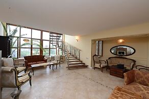 Caravan Hotel