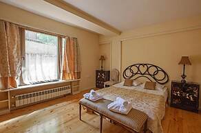 Caravan Hotel