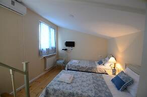 Caravan Hotel