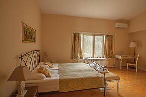 Caravan Hotel