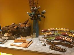 Metropolo Hangzhou Railway Station East