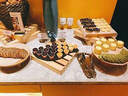 Metropolo Hangzhou Railway Station East