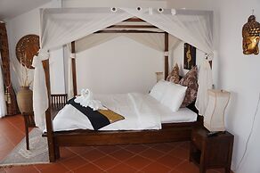 VIP Chain Resort Pool Villa