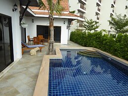 VIP Chain Resort Pool Villa