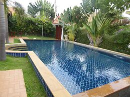 VIP Chain Resort Pool Villa