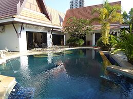 VIP Chain Resort Pool Villa