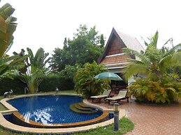 VIP Chain Resort Pool Villa