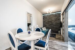 City Lights Apartments - Bosacka