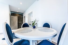 City Lights Apartments - Bosacka