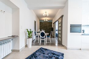 City Lights Apartments - Bosacka