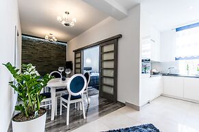 City Lights Apartments - Bosacka