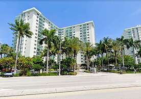 The Tides by Miami Te Espera