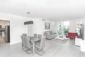 The Tides by Miami Te Espera