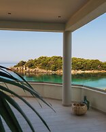 Prima Vista Beachfront Boutique Hotel