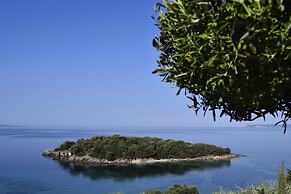 Prima Vista Beachfront Boutique Hotel