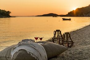 Prima Vista Beachfront Boutique Hotel