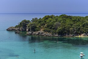 Prima Vista Beachfront Boutique Hotel