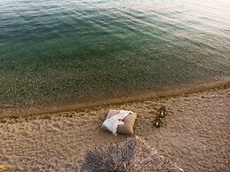 Prima Vista Beachfront Boutique Hotel