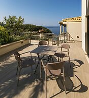 Prima Vista Beachfront Boutique Hotel