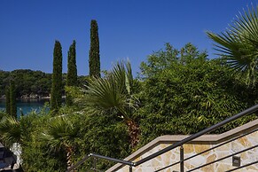 Prima Vista Beachfront Boutique Hotel