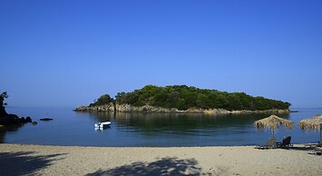 Prima Vista Beachfront Boutique Hotel