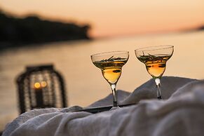 Prima Vista Beachfront Boutique Hotel