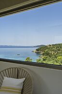 Prima Vista Beachfront Boutique Hotel