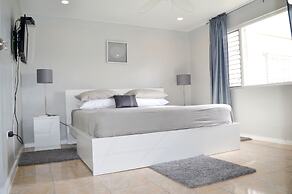 Bay Pointe Yacht Club 2BD Apartment OLR