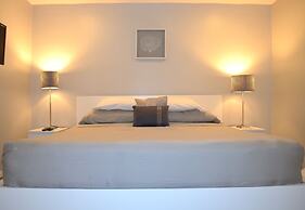 Bay Pointe Yacht Club 2BD Apartment OLR