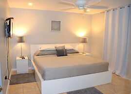 Bay Pointe Yacht Club 2BD Apartment OLR