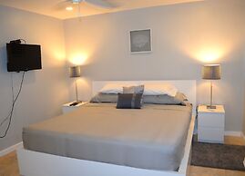 Bay Pointe Yacht Club 2BD Apartment OLR