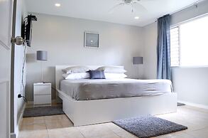 Bay Pointe Yacht Club 2BD Apartment OLR