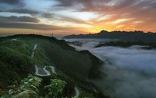 Huangshan Castle In The Sky Hotel