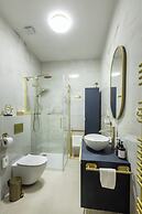 Decadent Art Deco Apartment in Old Town