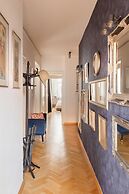 Decadent Art Deco Apartment in Old Town