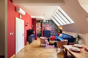 Decadent Art Deco Apartment in Old Town