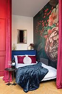 Decadent Art Deco Apartment in Old Town