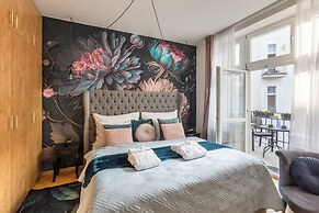 Decadent Art Deco Apartment in Old Town