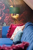 Decadent Art Deco Apartment in Old Town