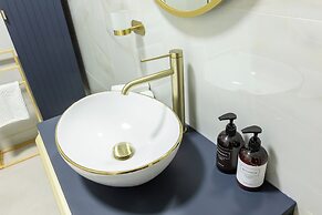 Decadent Art Deco Apartment in Old Town